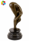 modern� bronzov� socha na mramorov�m podstavci 10 - pohled 3 - www.colormarket.cz