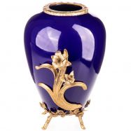 porcelnov vza s bronzovmi aplikacemi 41